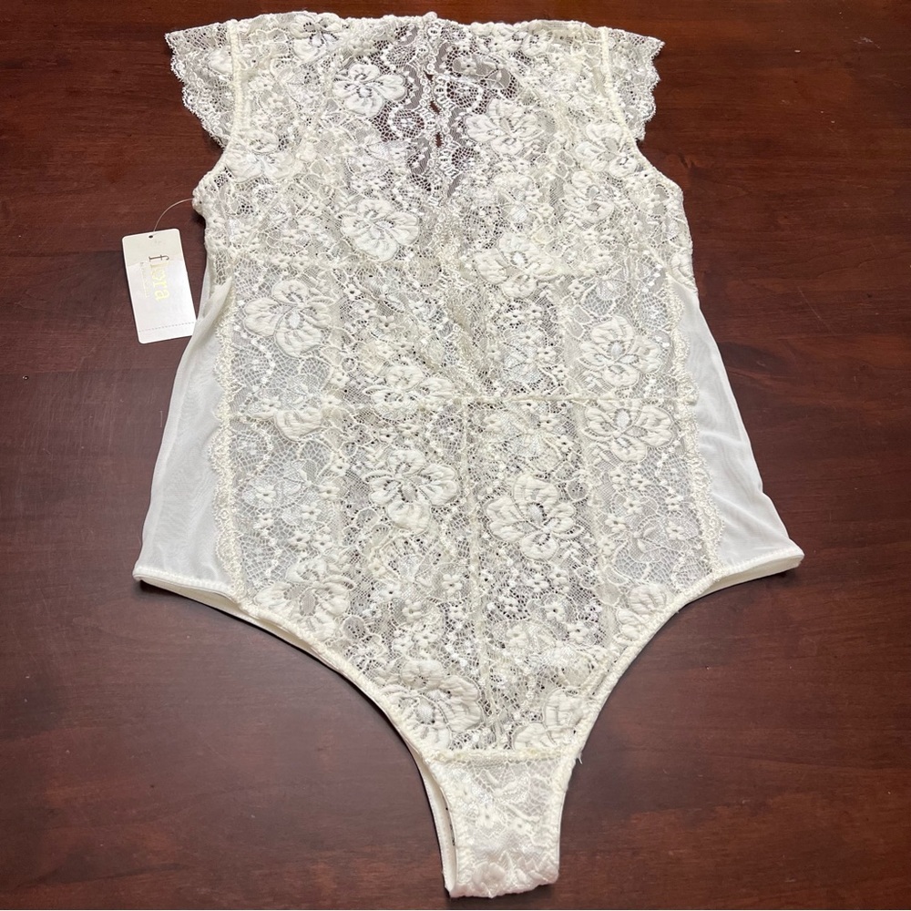 Flora by Flora Nikrooz Cap Sleeve V neck bodysuit ivory Lace medium NWT - Picture 5 of 10